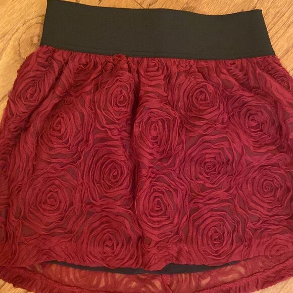 Stooshy mini skirt  - so cute - burgundy and black size M - Picture 2 of 6